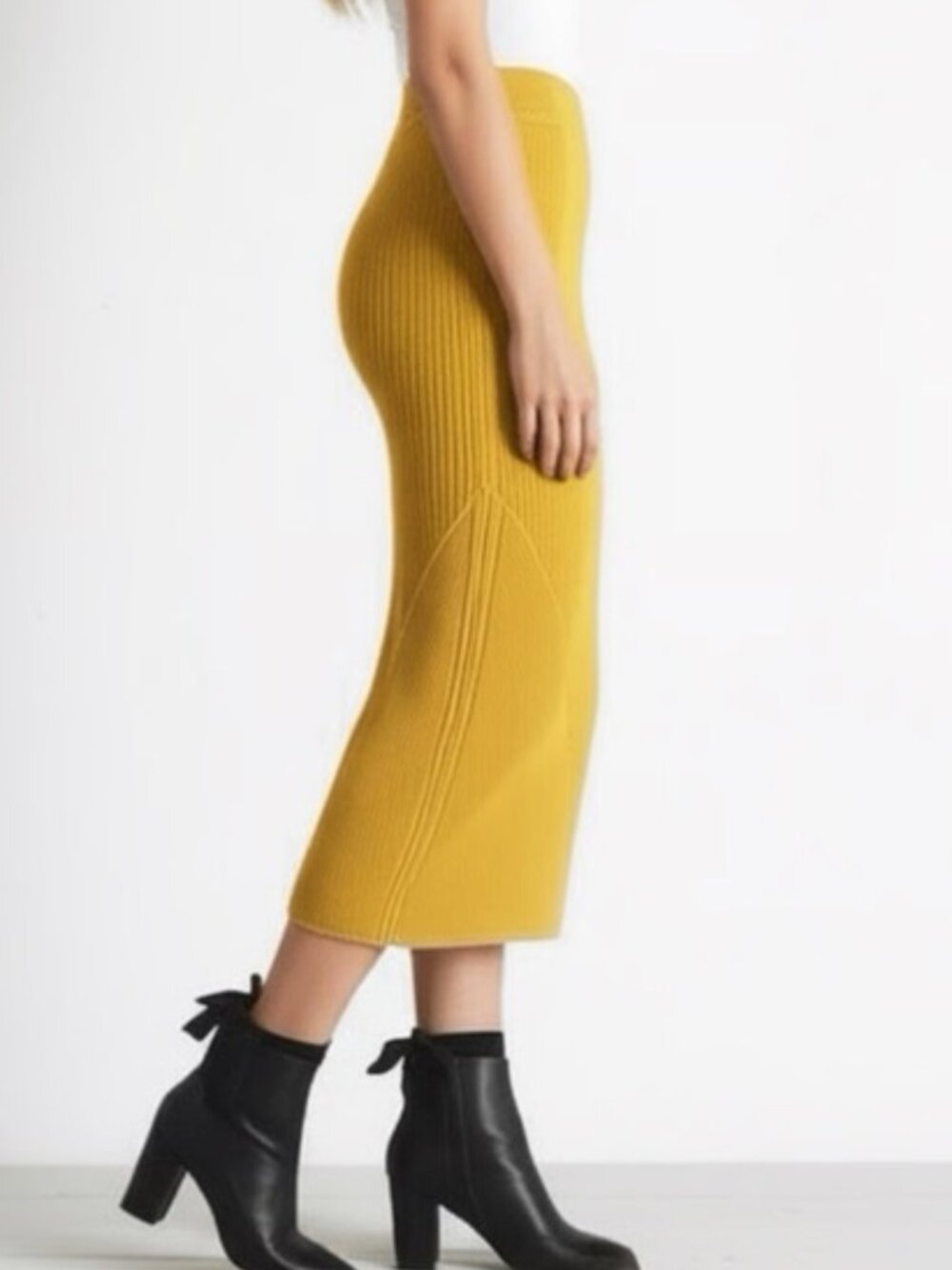 SWEET BABY JAMIE Knit Pencil Skirt in Butter Yellow Size Medium Exc. Condition